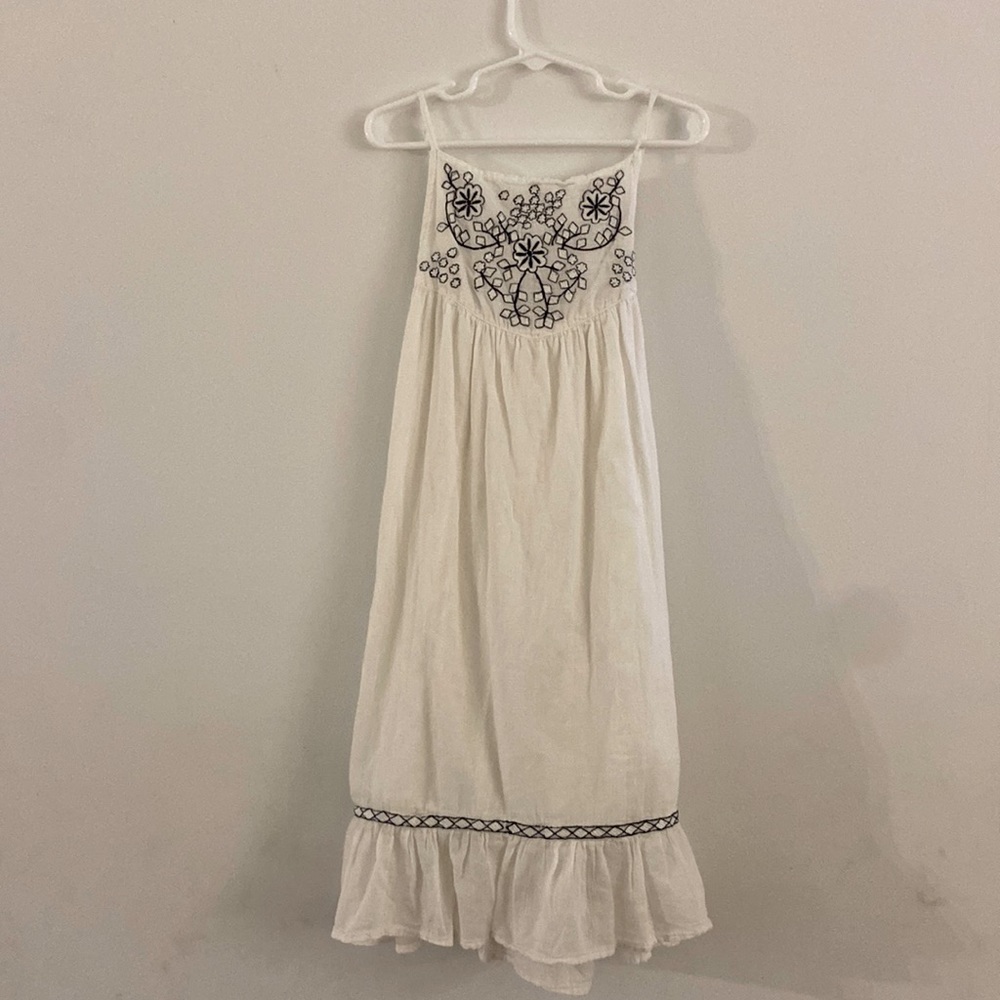 Girls white dress with black stitching details Size M, fits like a 5-6